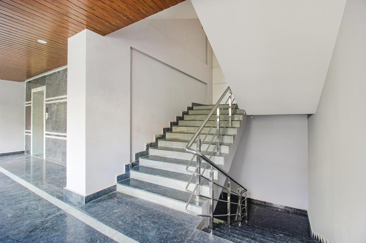 Fabhotel Ssr Fern Suites - 100M From Gsm Mall Madeenaguda Lingampalli Exterior foto