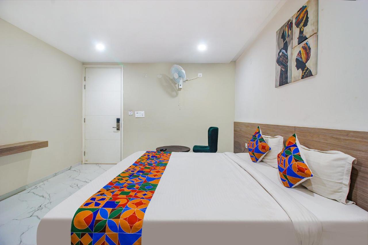 Fabhotel Ssr Fern Suites - 100M From Gsm Mall Madeenaguda Lingampalli Exterior foto