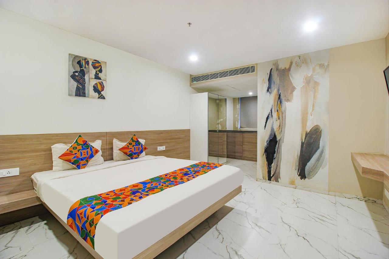 Fabhotel Ssr Fern Suites - 100M From Gsm Mall Madeenaguda Lingampalli Exterior foto