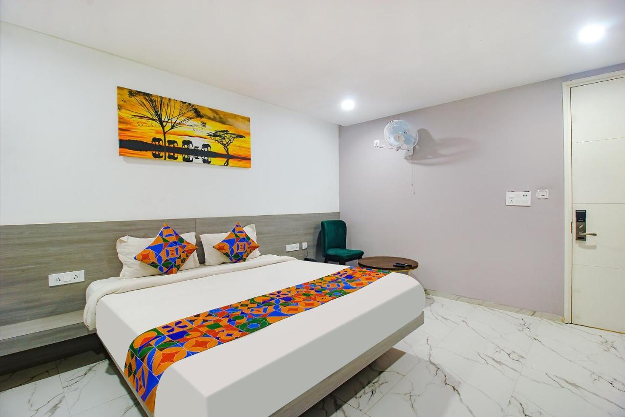 Fabhotel Ssr Fern Suites - 100M From Gsm Mall Madeenaguda Lingampalli Exterior foto