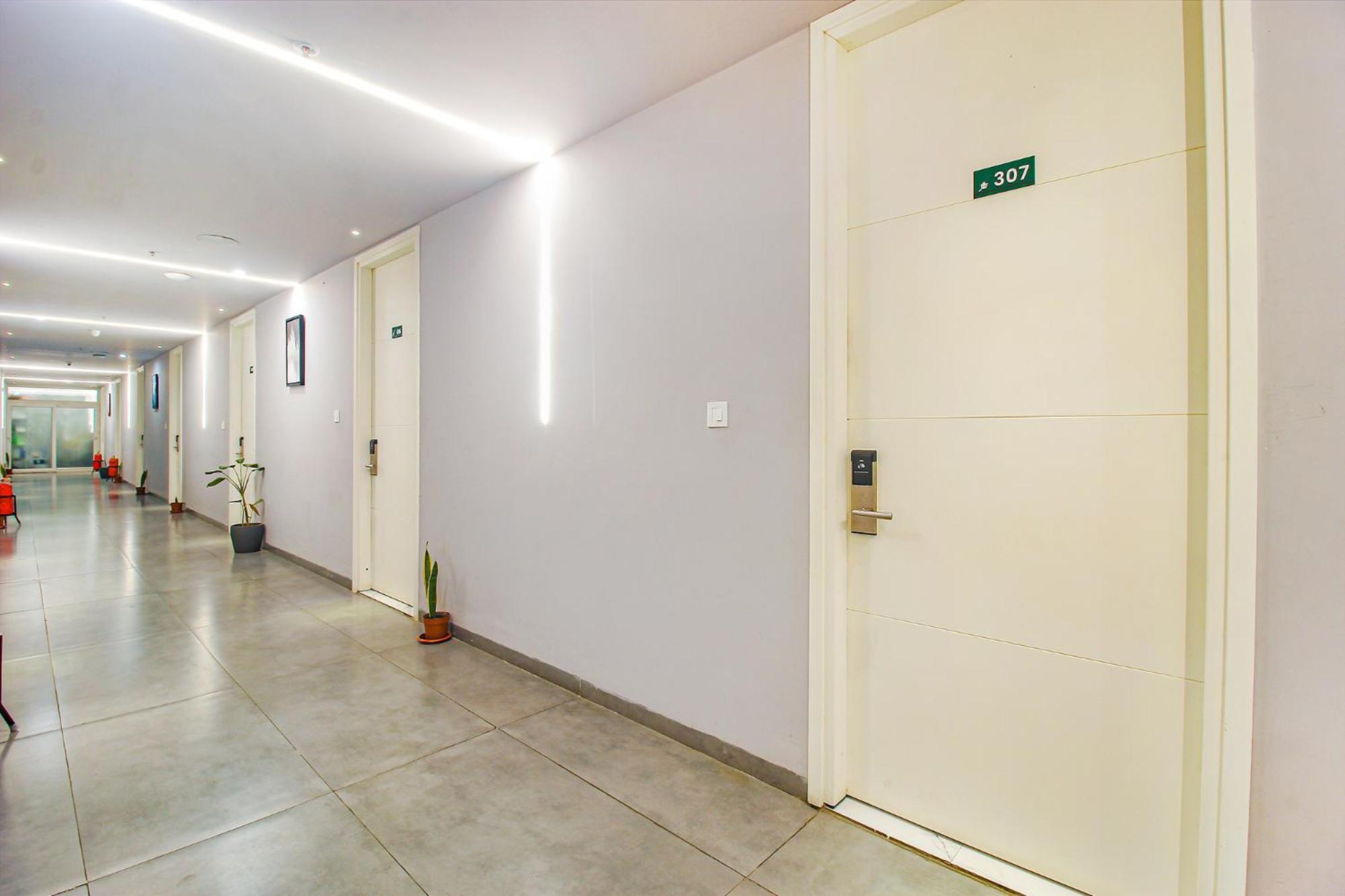 Fabhotel Ssr Fern Suites - 100M From Gsm Mall Madeenaguda Lingampalli Exterior foto