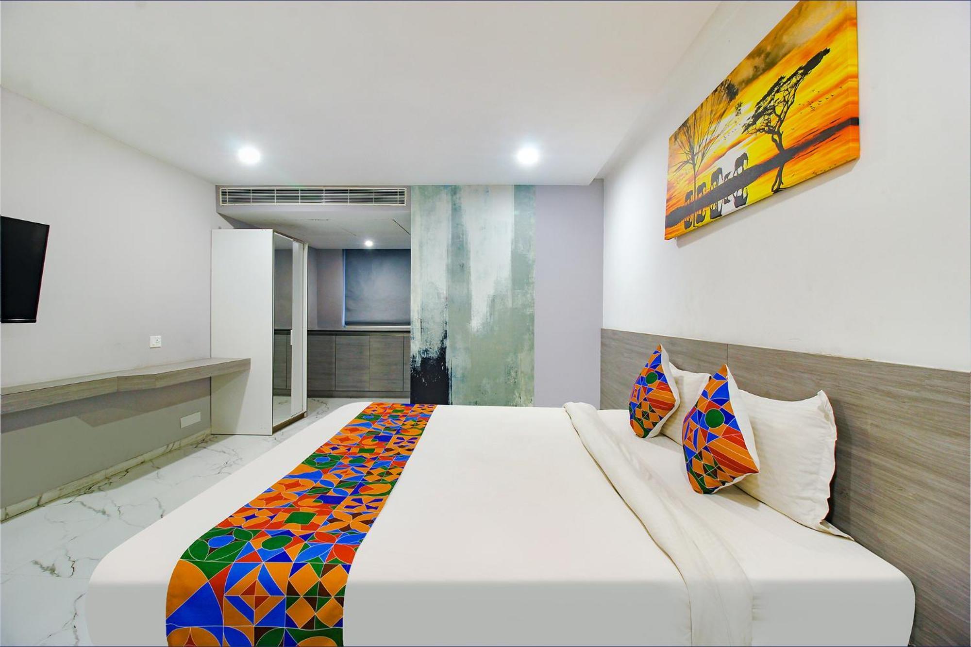 Fabhotel Ssr Fern Suites - 100M From Gsm Mall Madeenaguda Lingampalli Exterior foto
