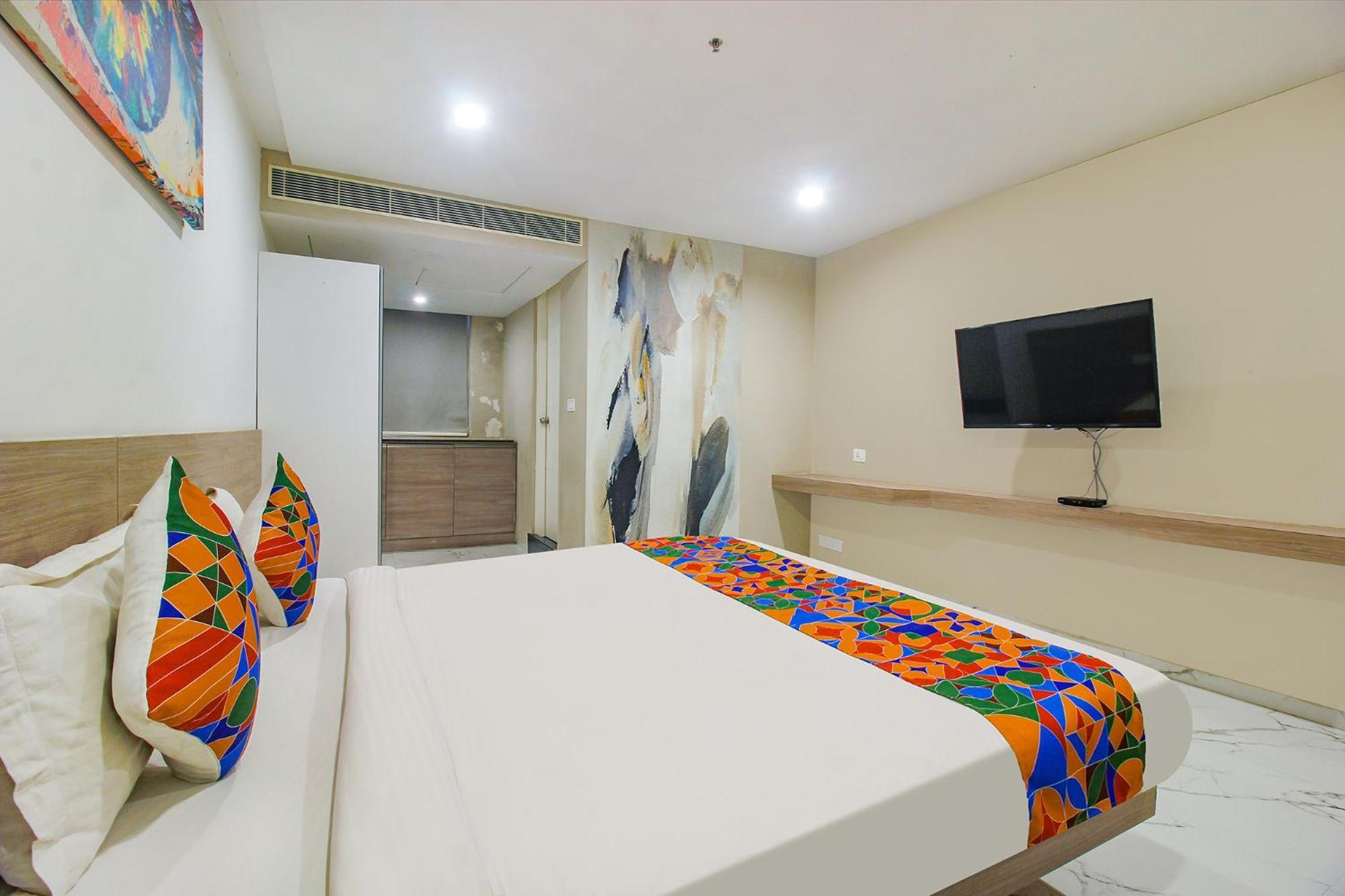 Fabhotel Ssr Fern Suites - 100M From Gsm Mall Madeenaguda Lingampalli Exterior foto